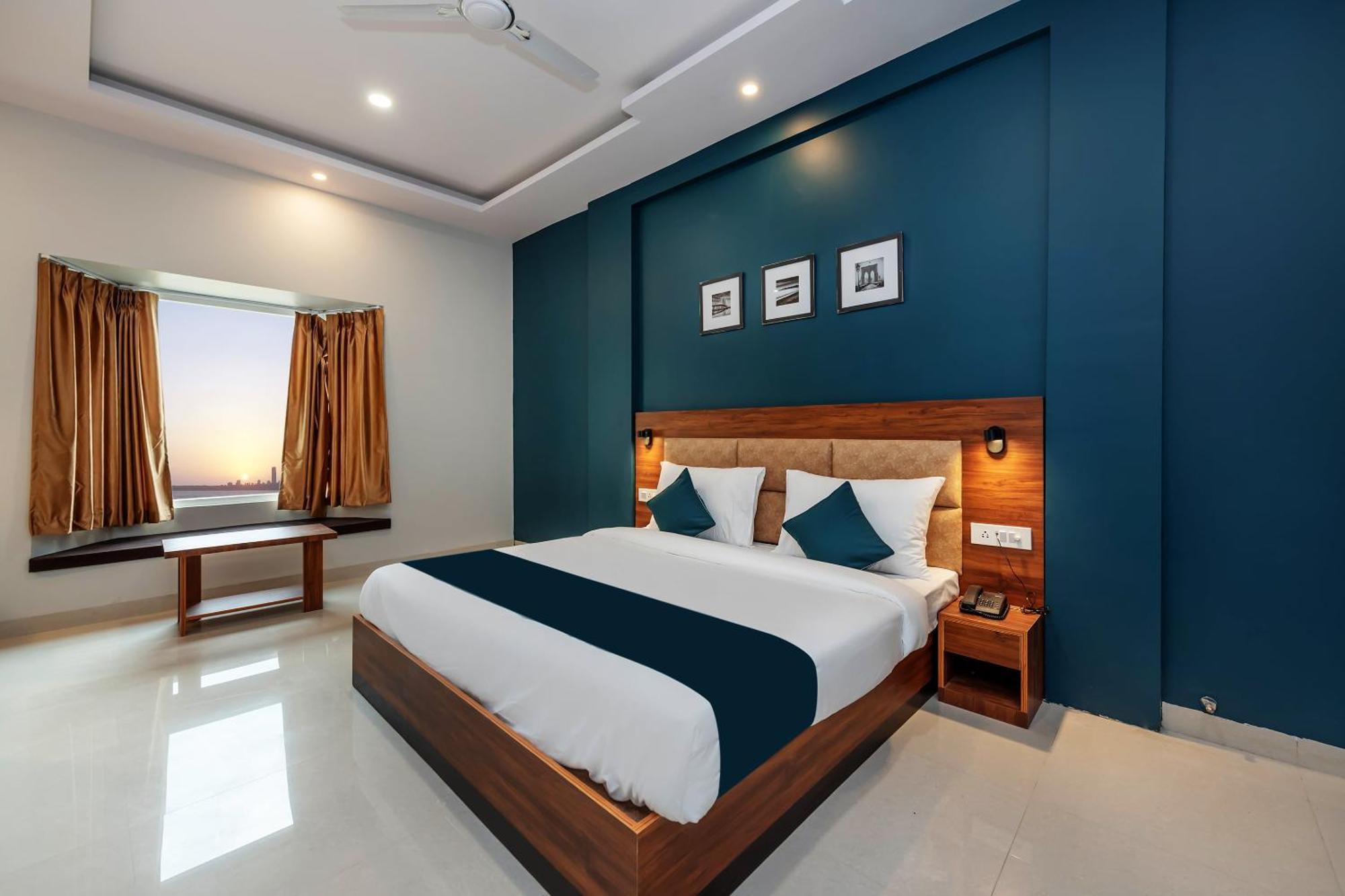 O Earth Near Bestech Central Square Mall Hotel 3*