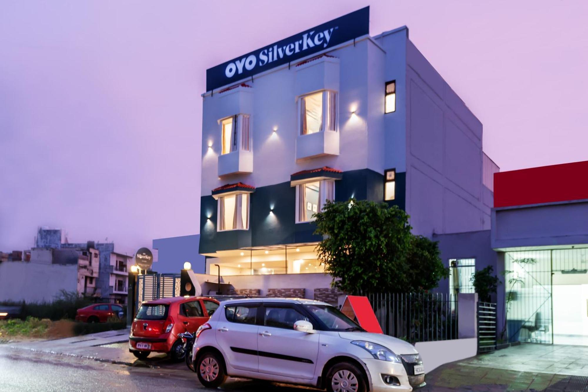 O Earth Near Bestech Central Square Mall Hotel