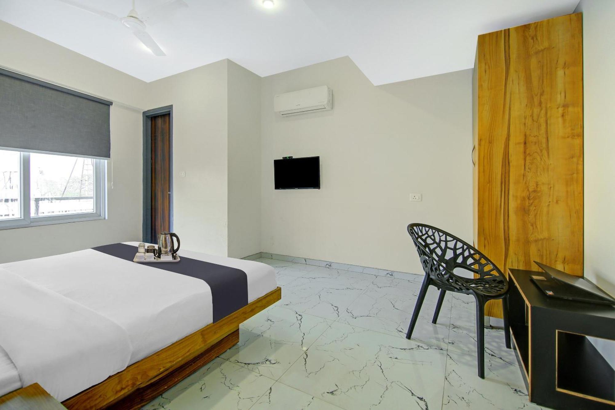 Hotel Super Townhouse Geetanjali 4*