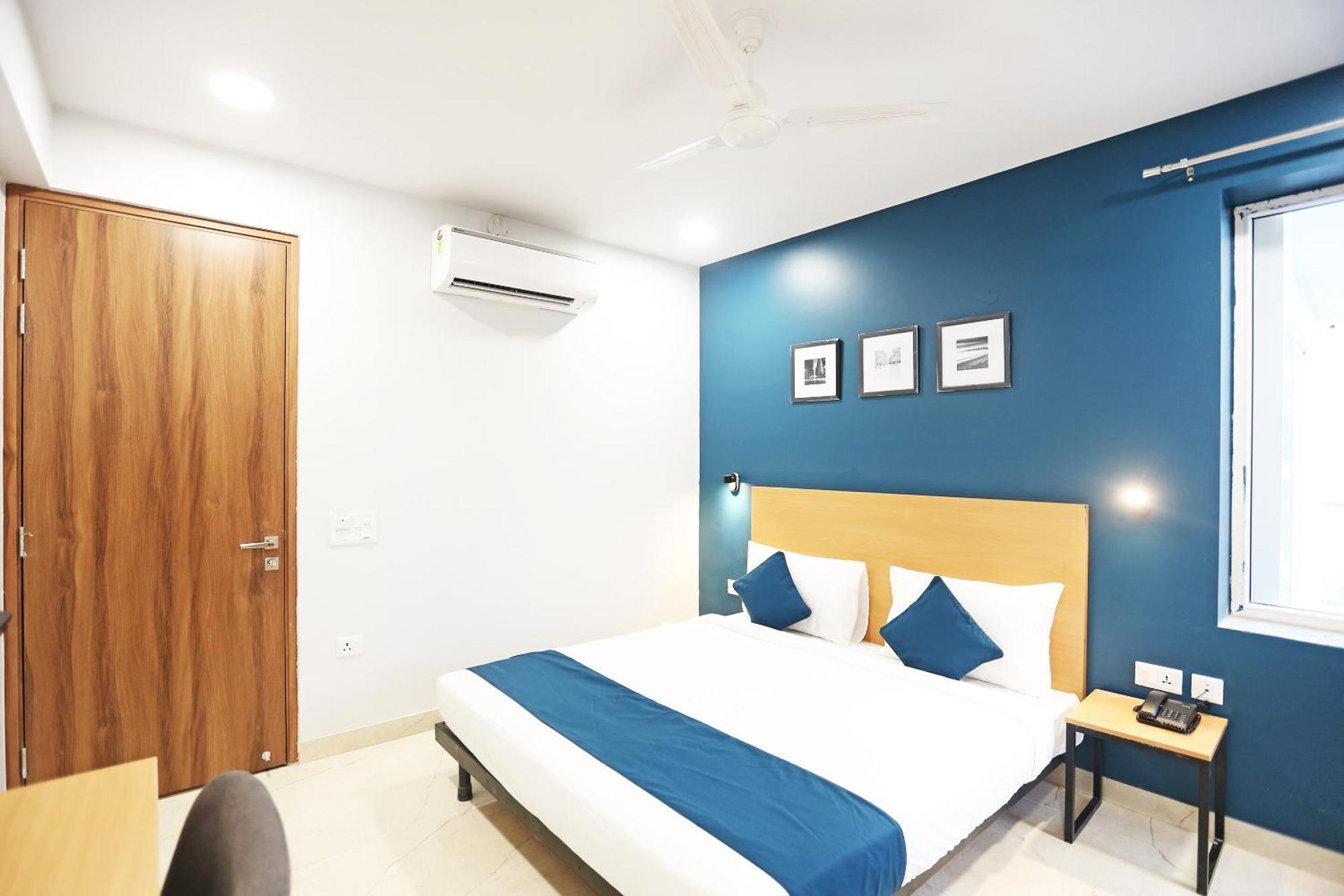 Hotel Collection O Moody Moon Blue Gurgaon
