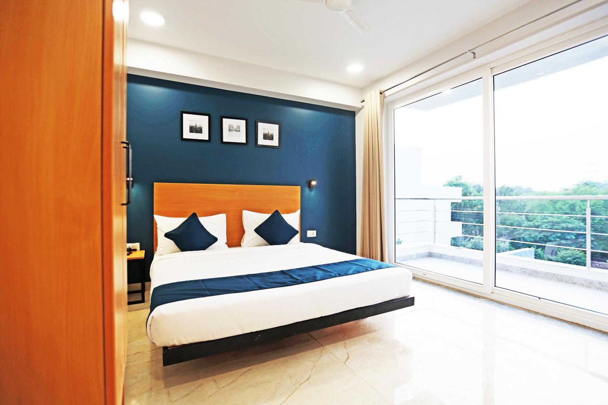 Collection O Moody Moon Blue Hotel