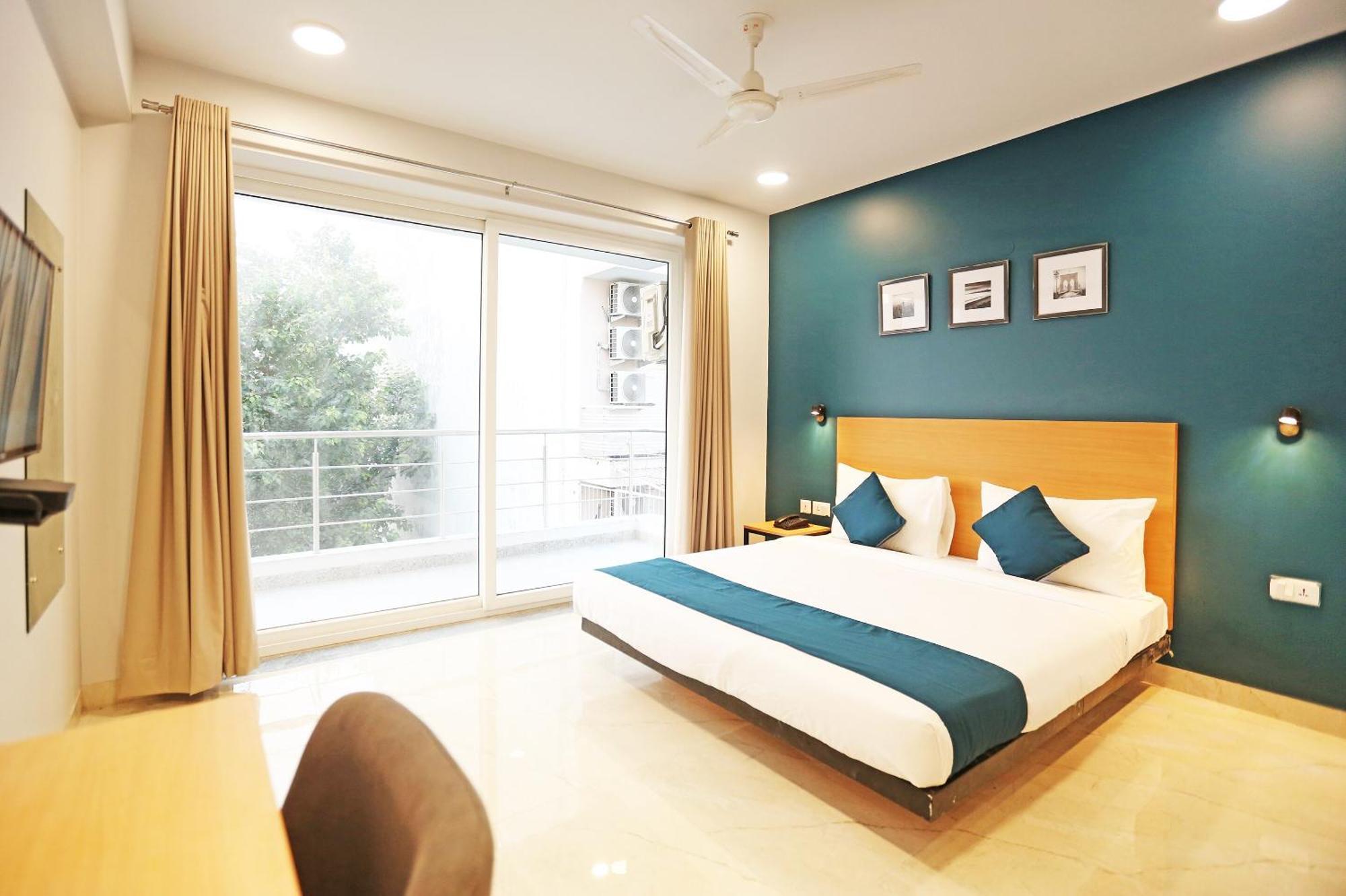 Hotel Collection O Moody Moon Blue Gurgaon