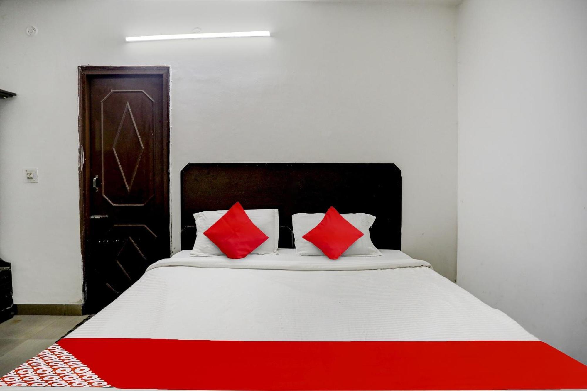 Hotel O Majestic 3*