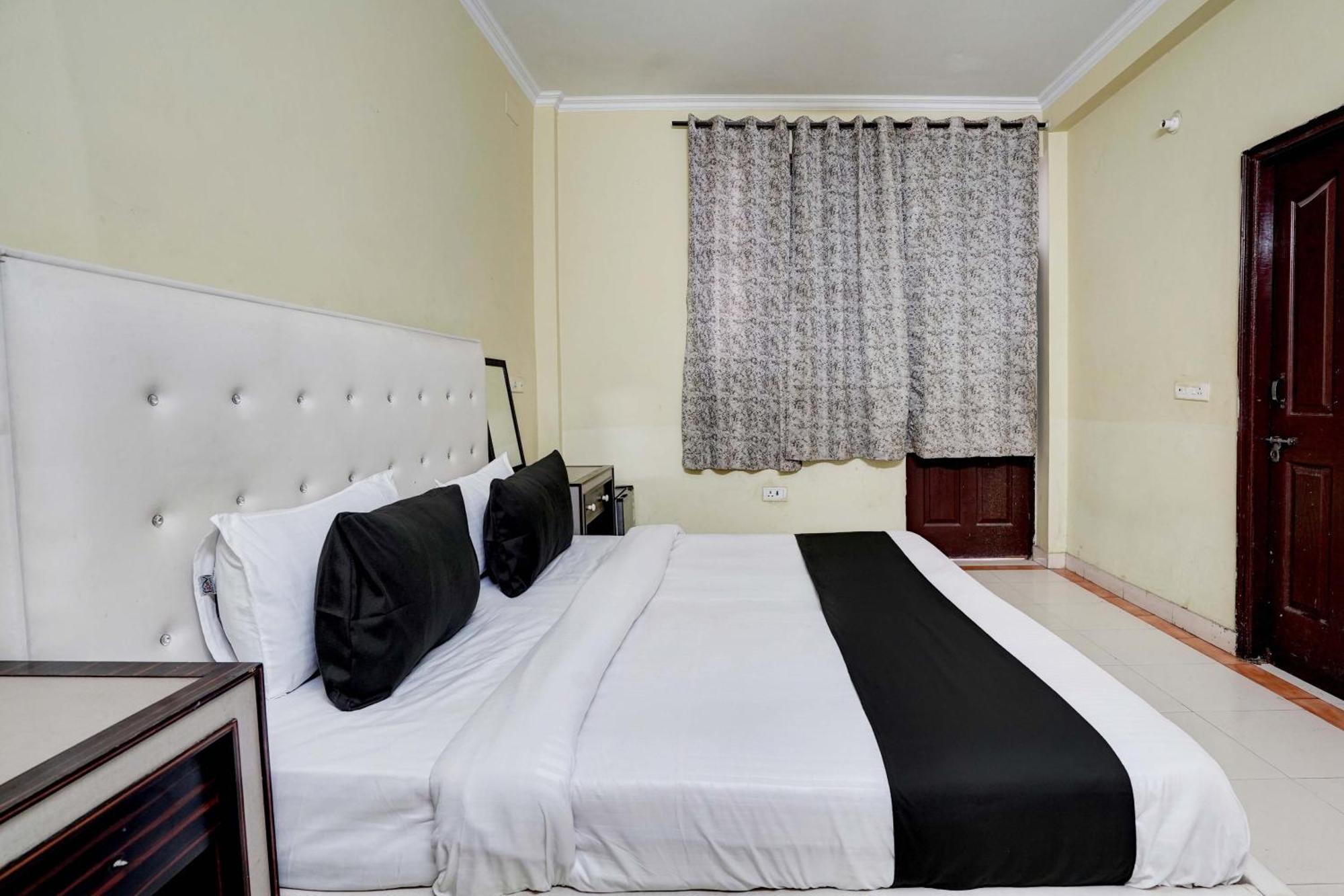 Collection O Aqua Hotel Gurgaon