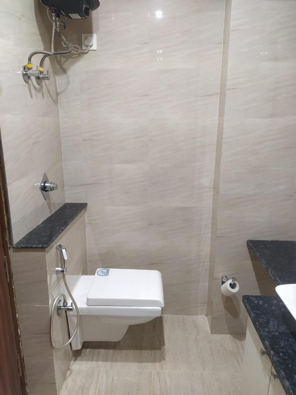 Hotel Limewood - Near Golf Course Road