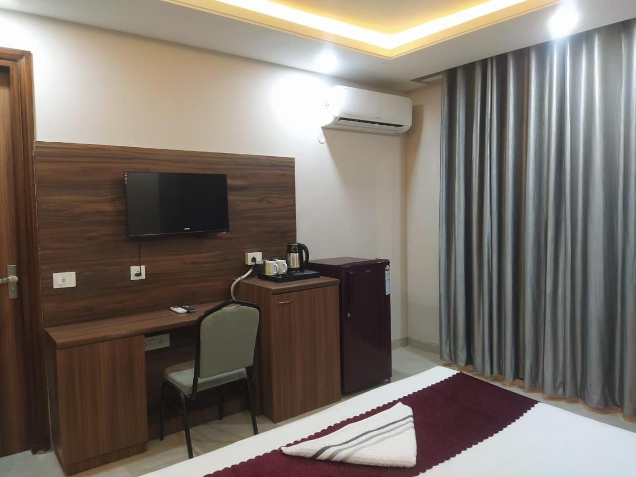 Limewood - Near Golf Course Road 3* Gurgaon