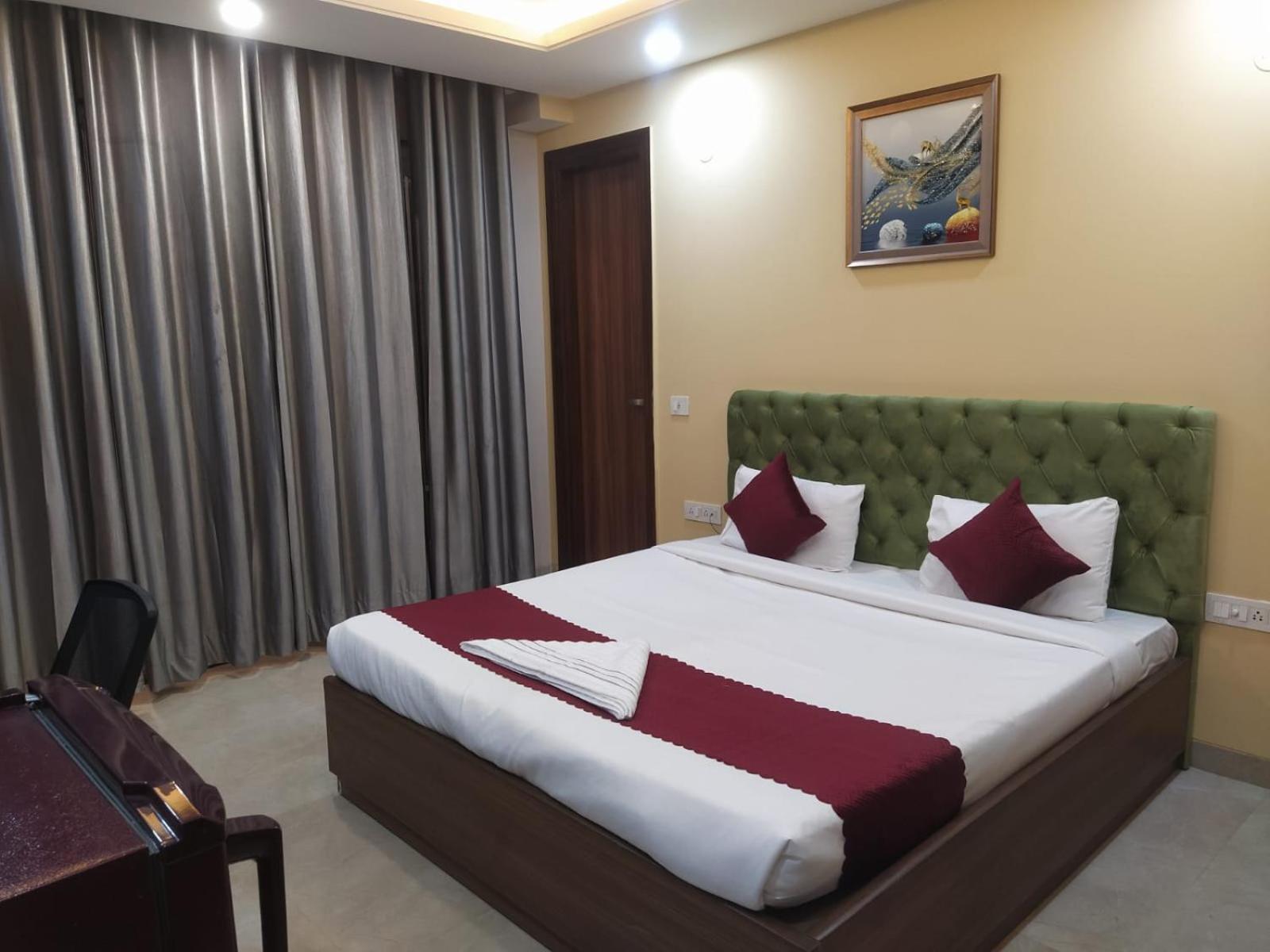 Limewood - Near Golf Course Road Hotel 3*