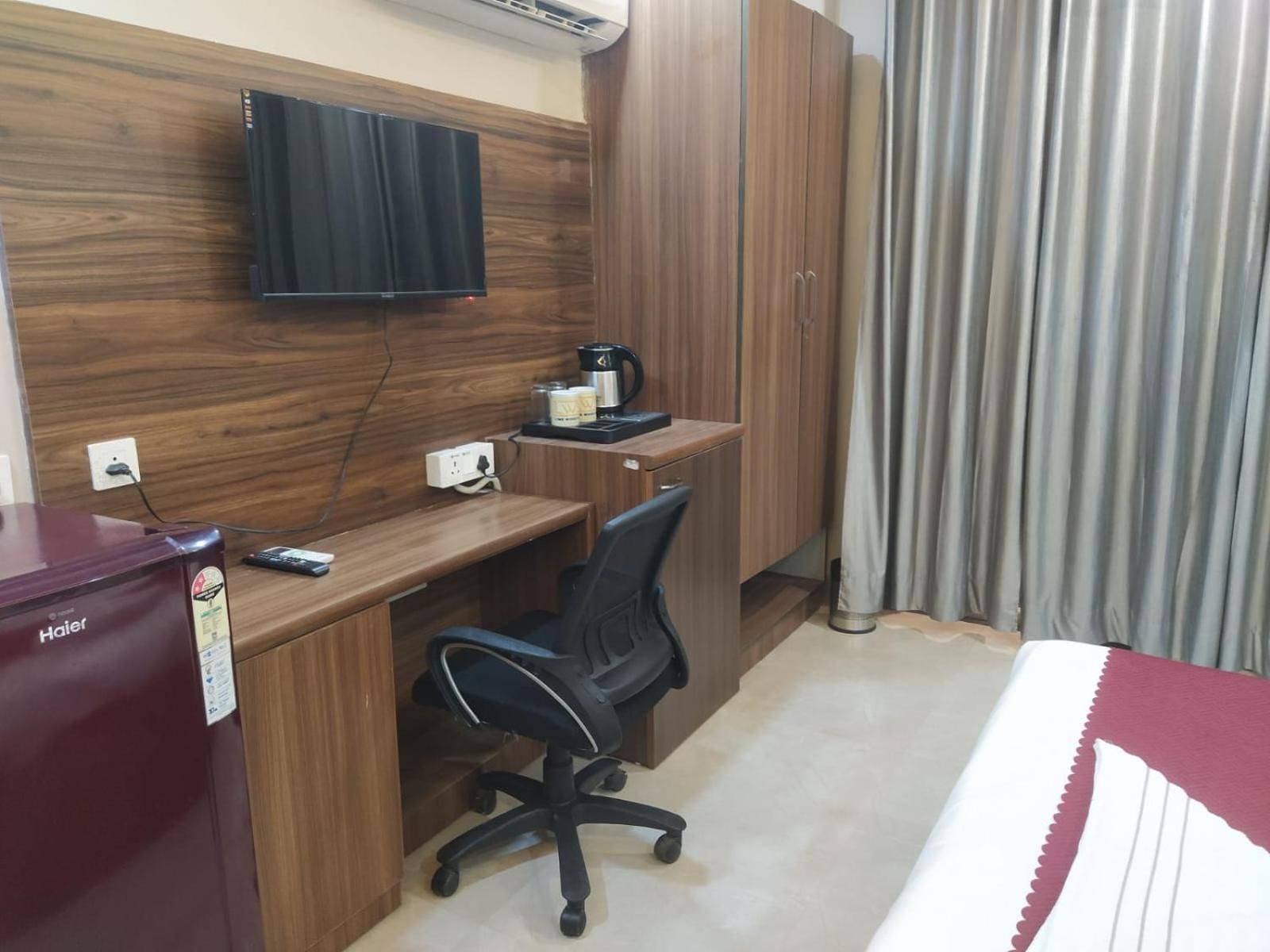 Limewood - Near Golf Course Road Hotel Gurgaon