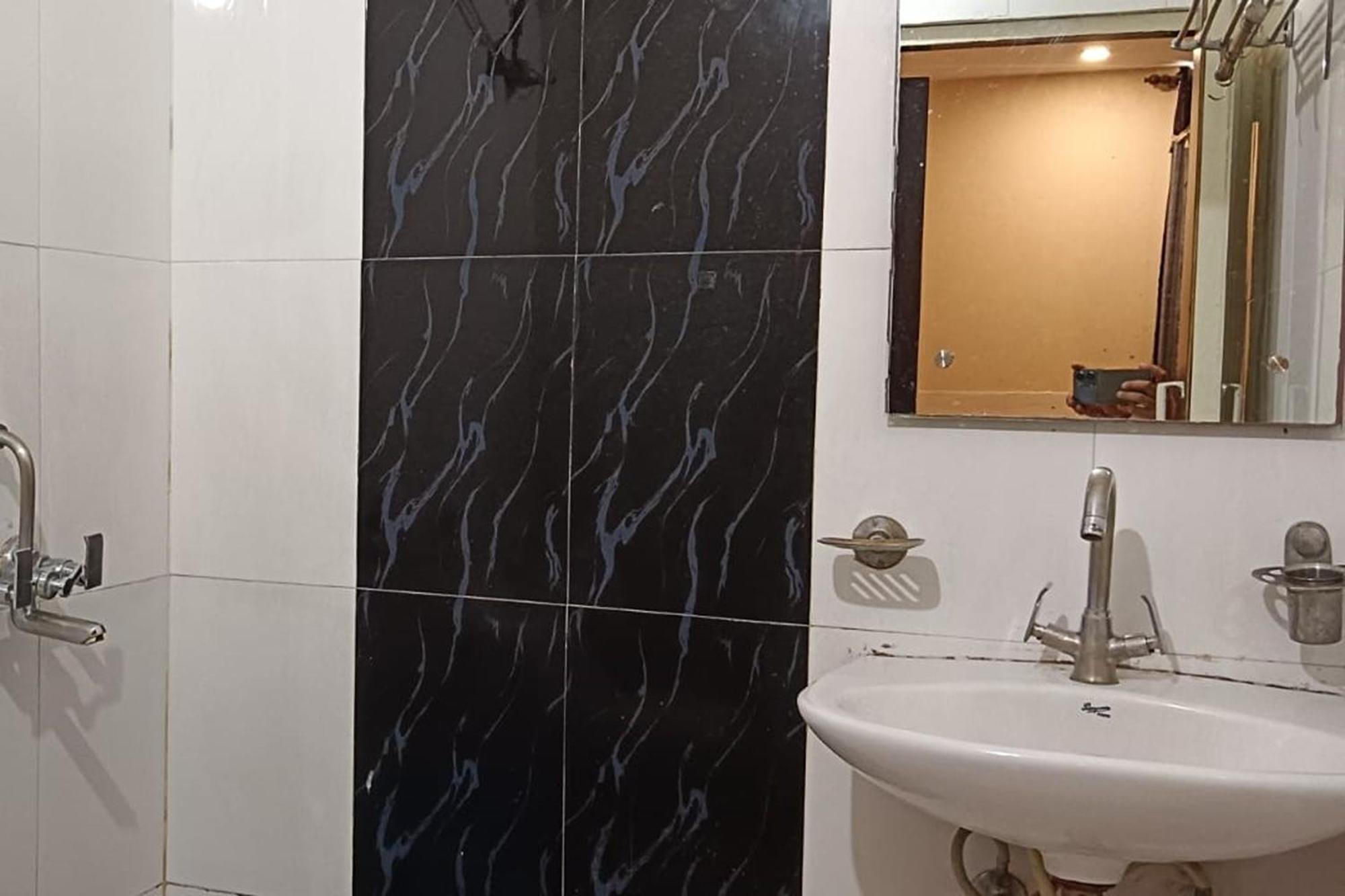 Shree Kanta Hotel Gurgaon