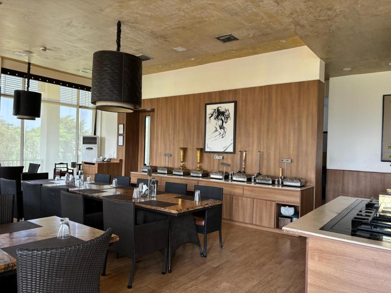 - Tarudhan Valley Golf Apartment *