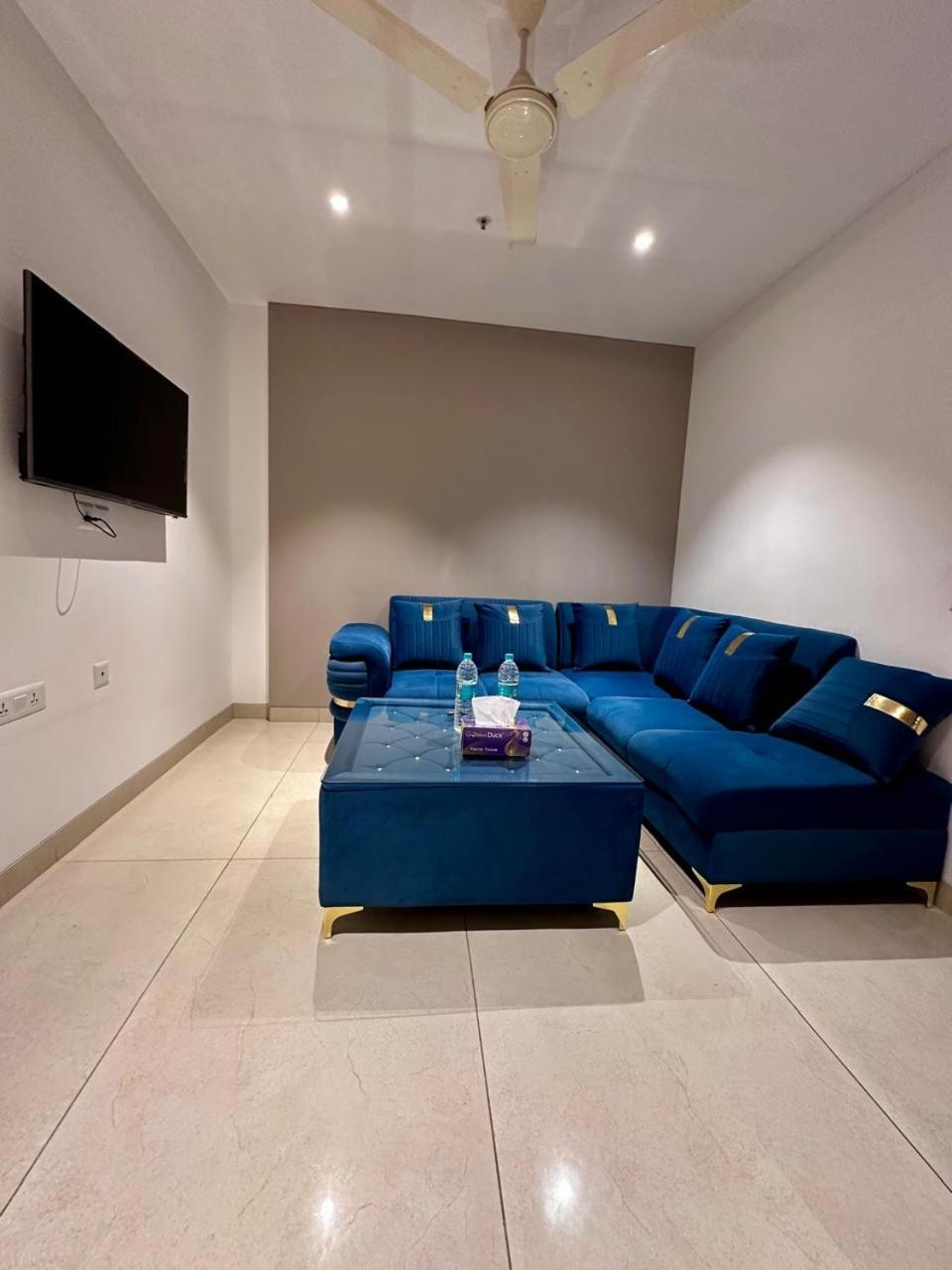 Luxe 2 Bhk With Stunning Views Apartment *