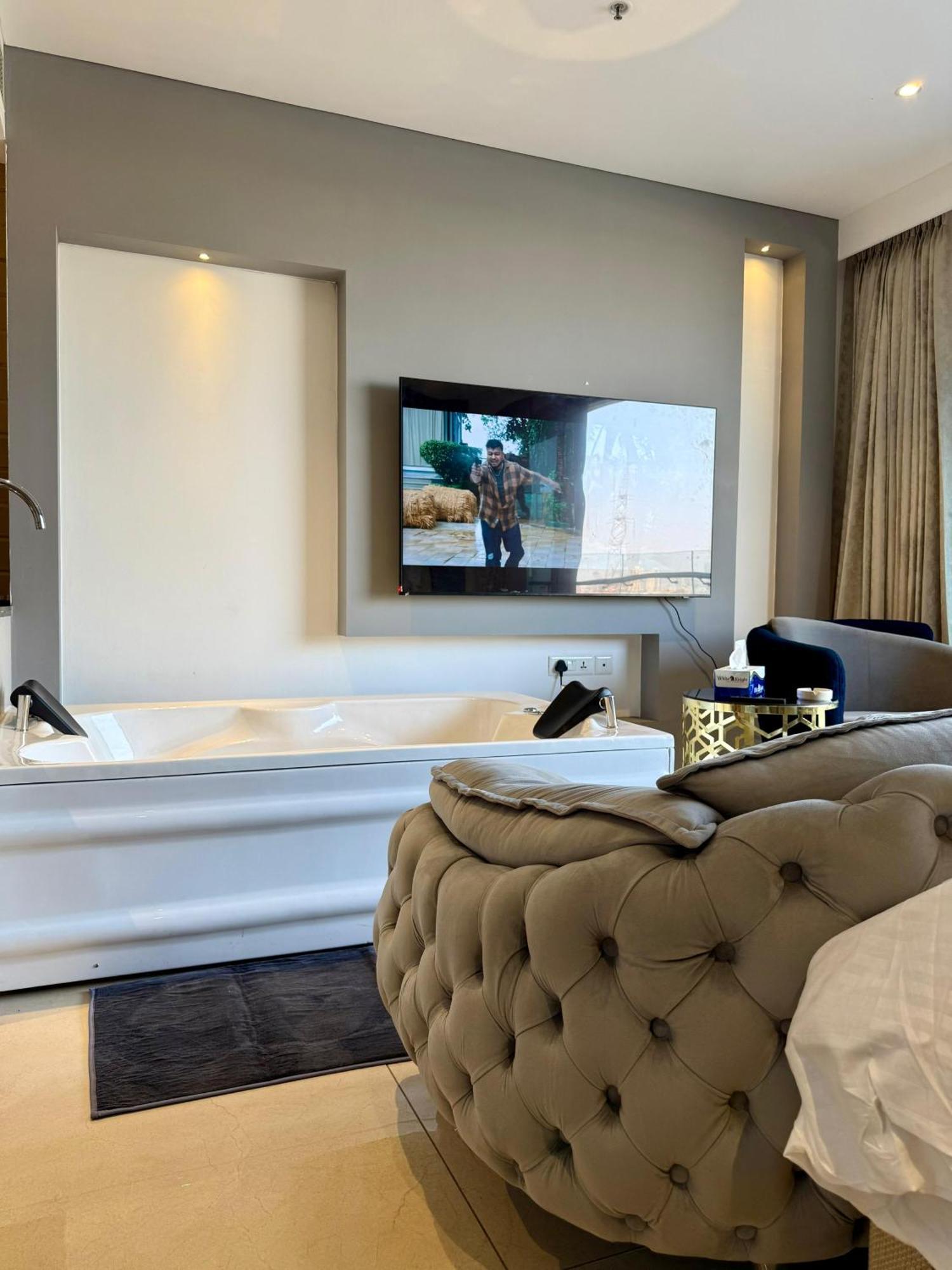 Apartment New Private Turkish Luxe Jacuzzi