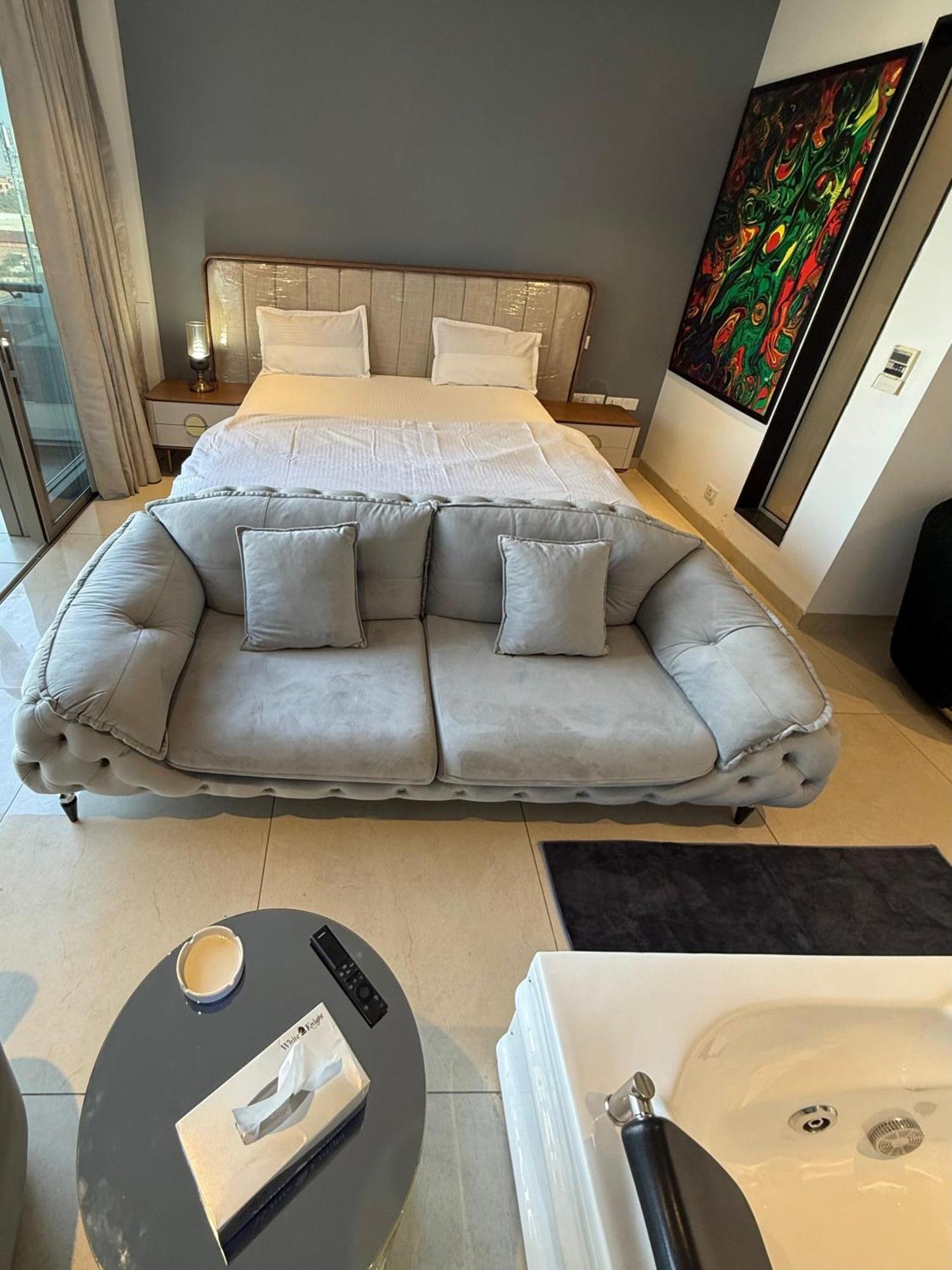 New Private Turkish Luxe Jacuzzi Apartment *