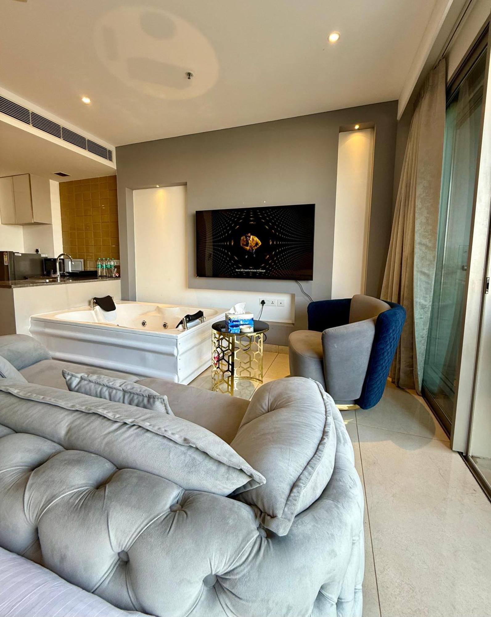 Apartment New Private Turkish Luxe Jacuzzi Gurgaon