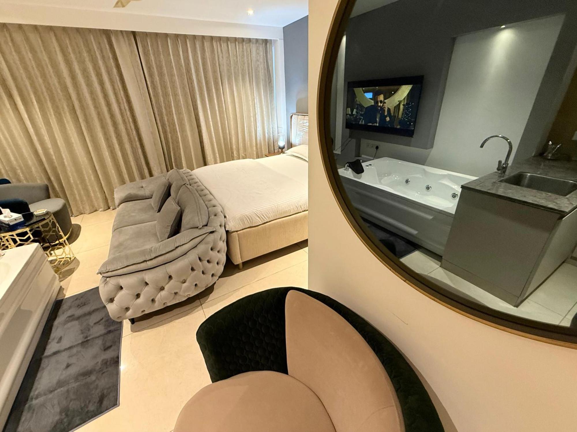 New Private Turkish Luxe Jacuzzi Gurgaon