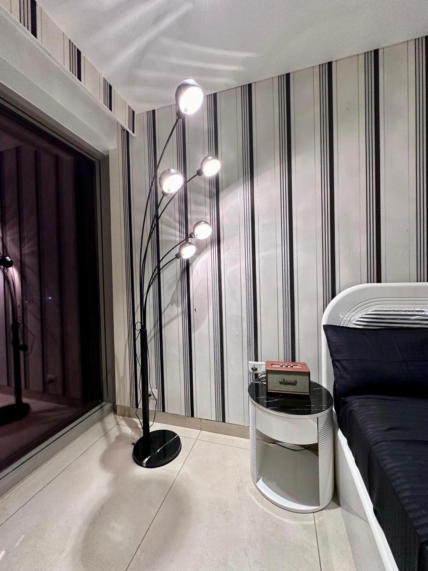 Zebra Luxe Loft With Patio Apartment