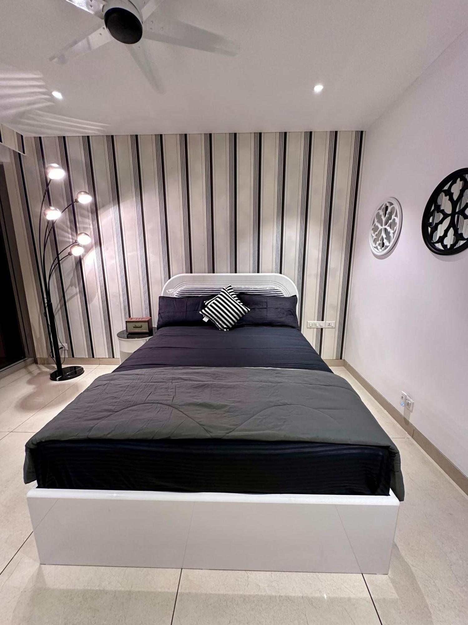 Apartment Zebra Luxe Loft With Patio *