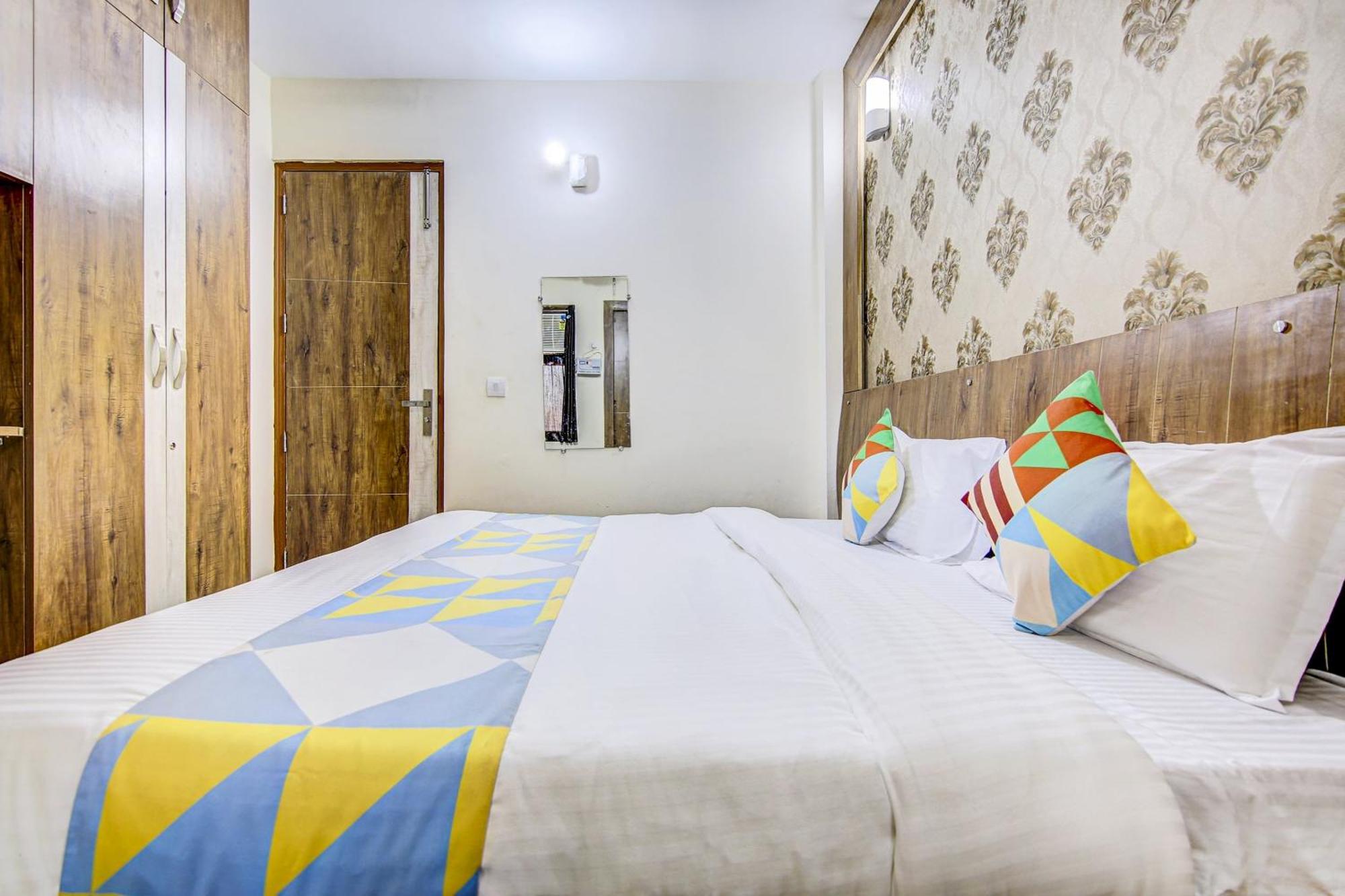 Collection O Near Prem Mandir 3* Gurgaon