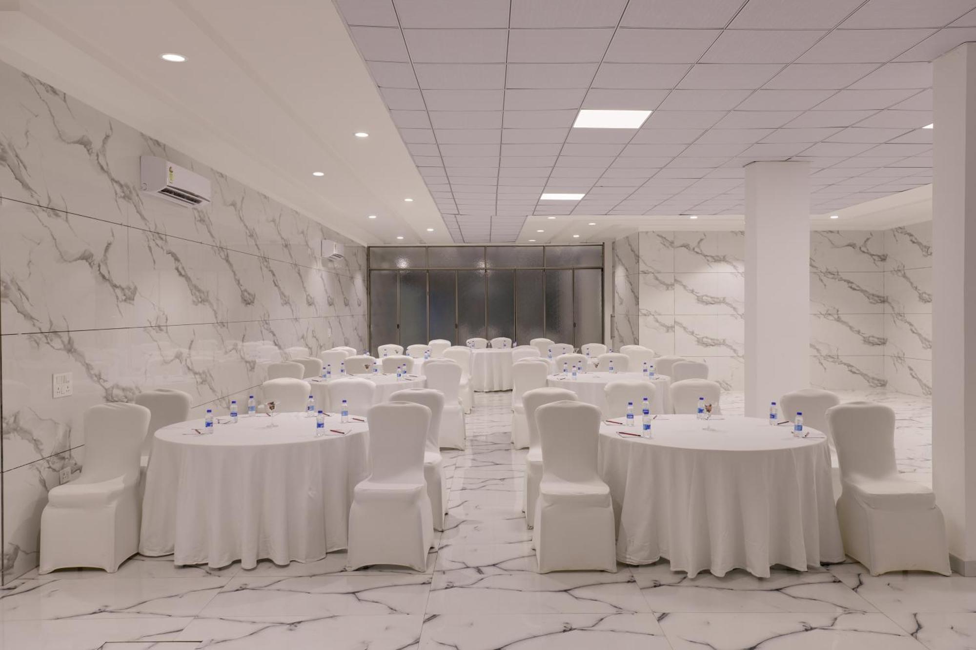 Hoften Sukh Vasa, Sector 51 Hotel Gurgaon