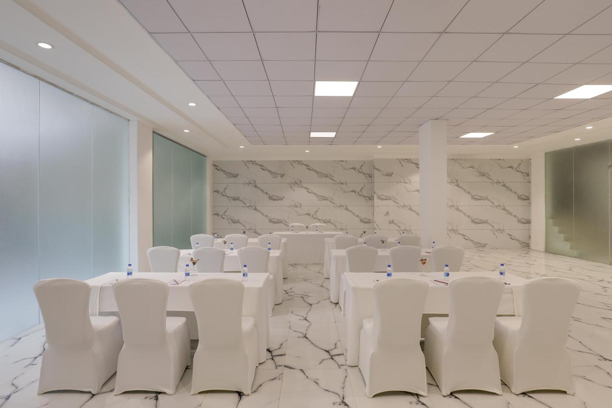 Hotel Hoften Sukh Vasa, Sector 51 Gurgaon
