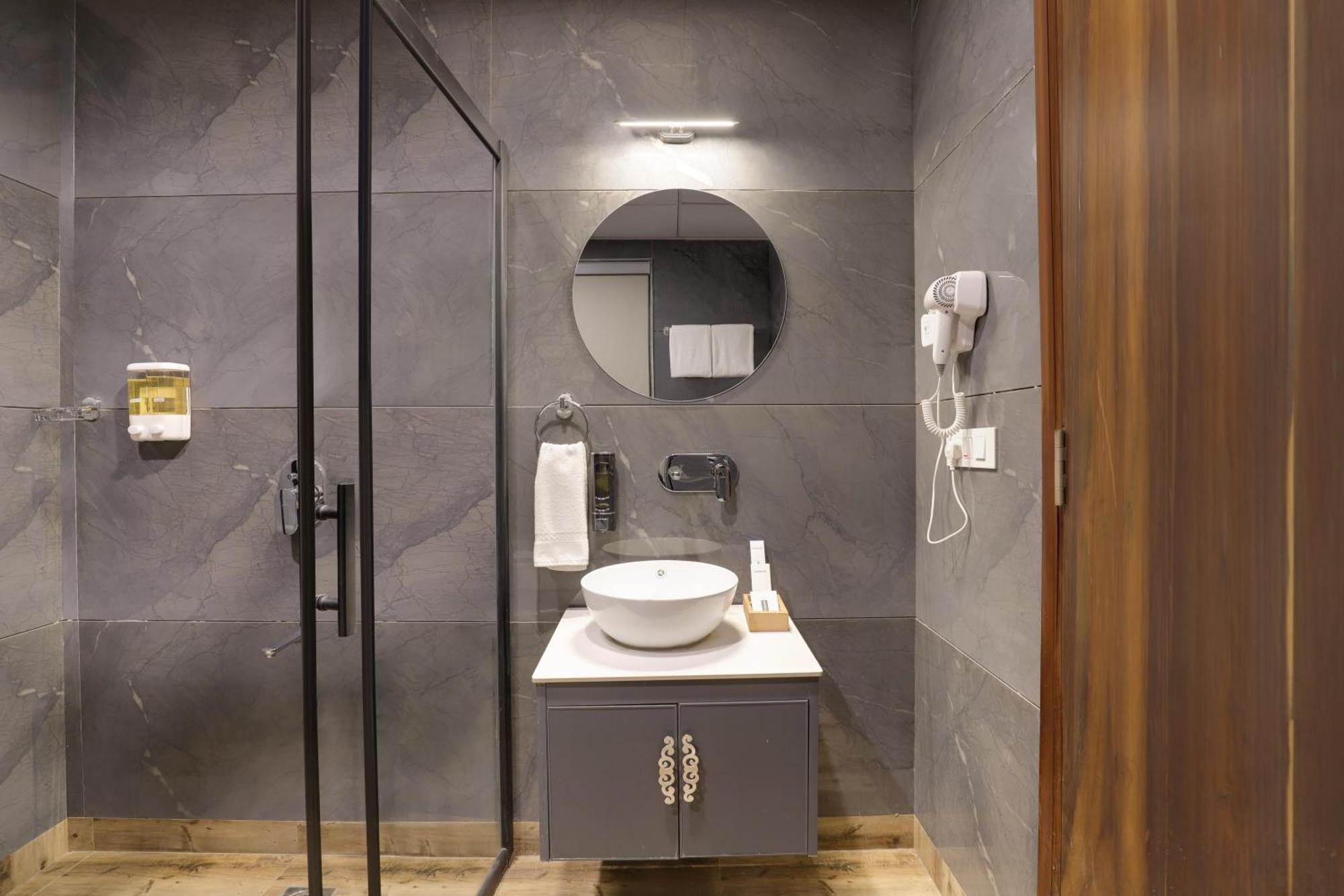 Hoften Sukh Vasa, Sector 51 Hotel Gurgaon