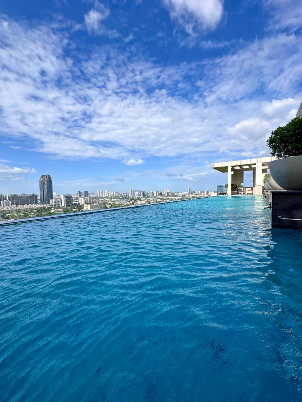 - Private Jacuzzi - Private Balcony *