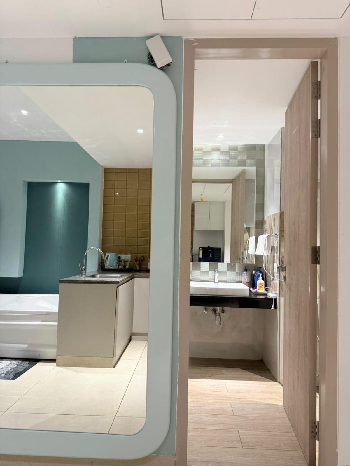 Apartment - Private Jacuzzi - Private Balcony