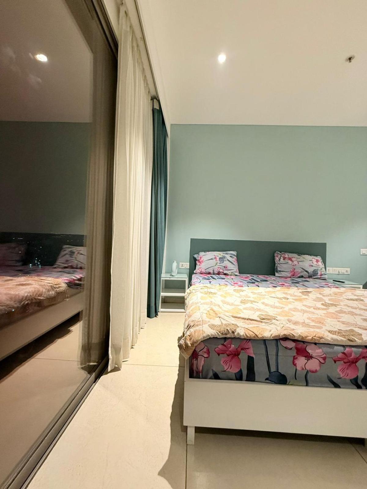 - Private Jacuzzi - Private Balcony Apartment