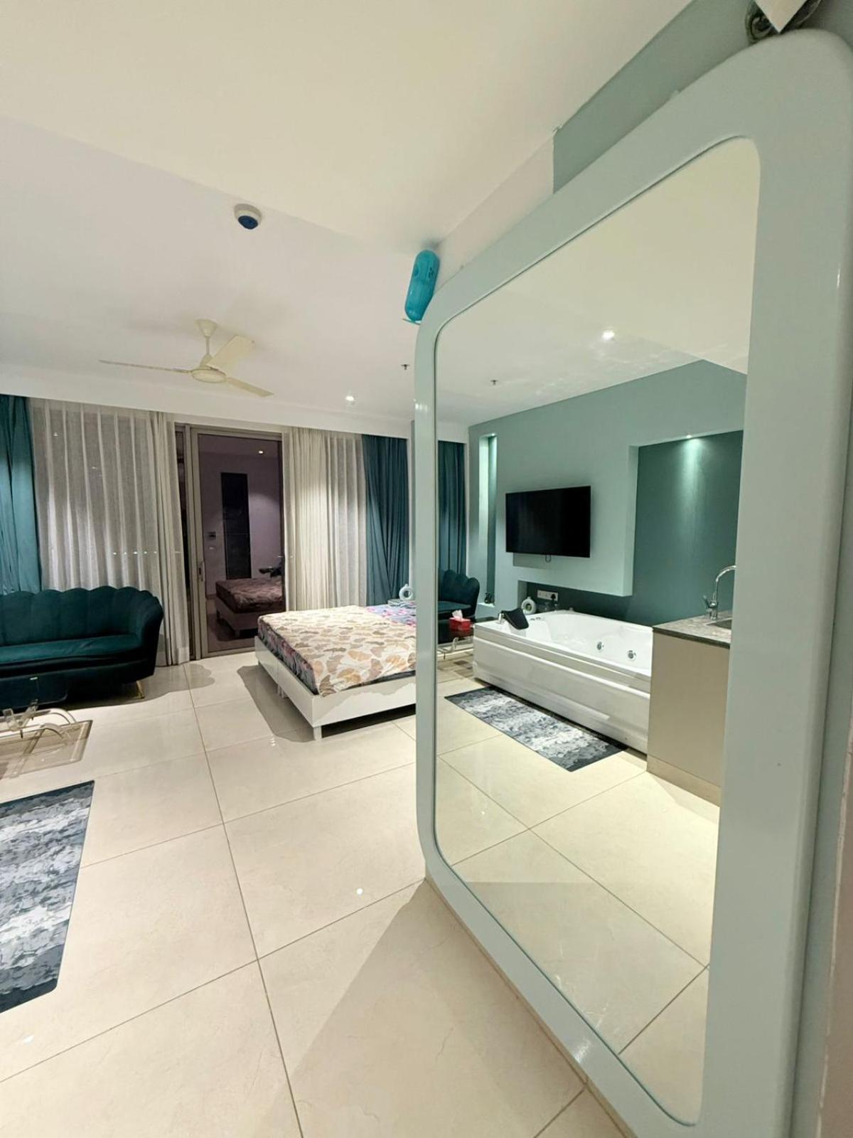 Apartment - Private Jacuzzi - Private Balcony