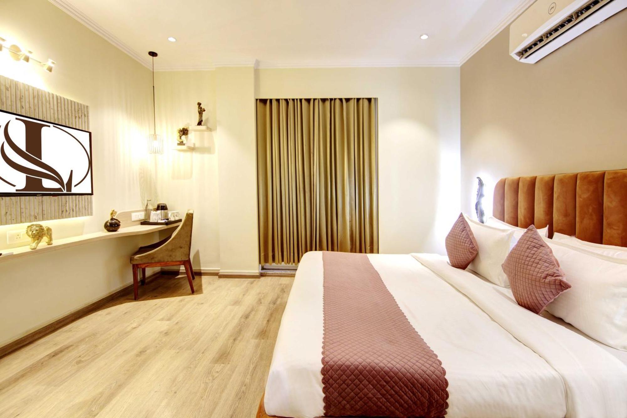 Hotel Limewood Corporate Executive Gurgaon