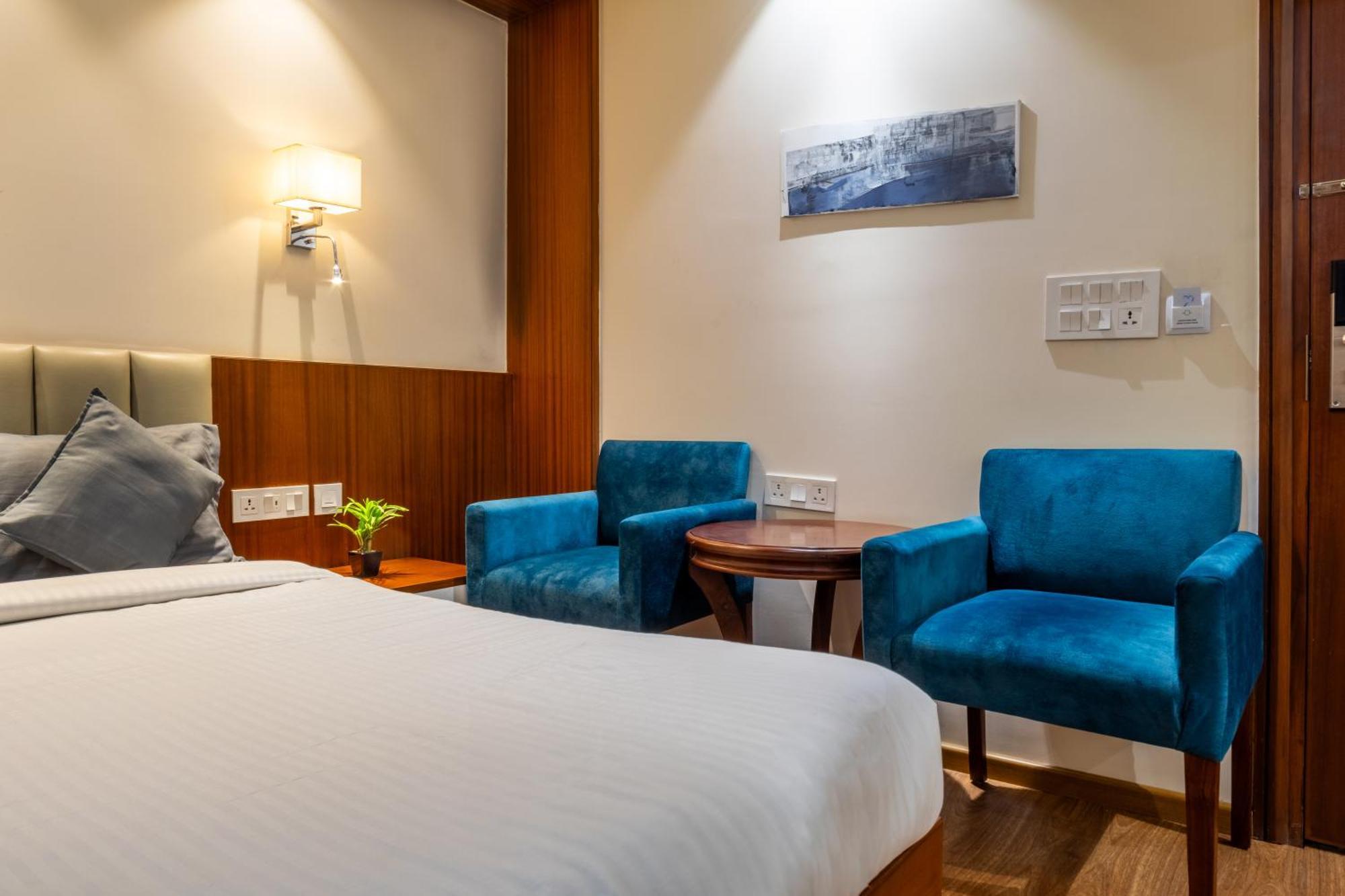 Hotel Housr Sector 42 Gurgaon