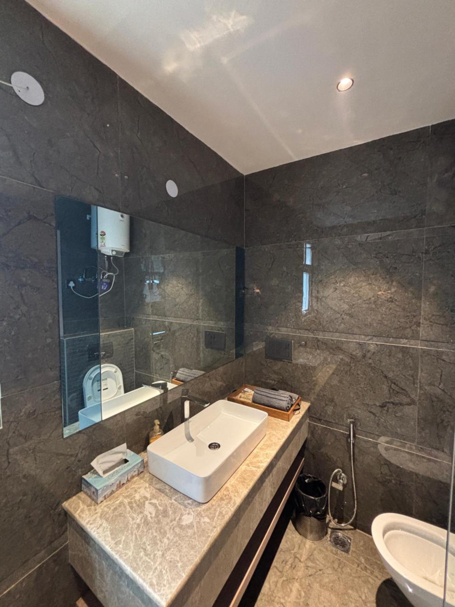 Housr 43 Global Foyer Hotel Gurgaon