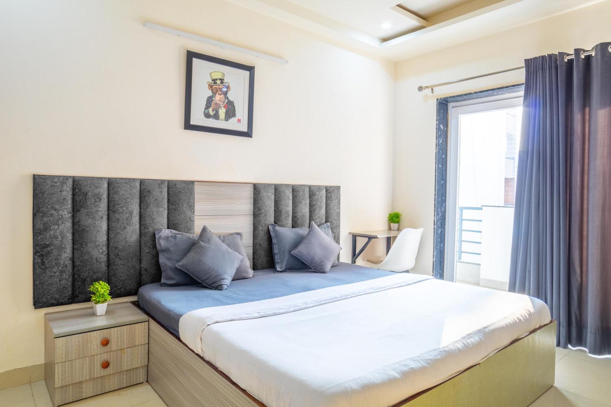 Hotel Housr 43 Global Foyer Gurgaon
