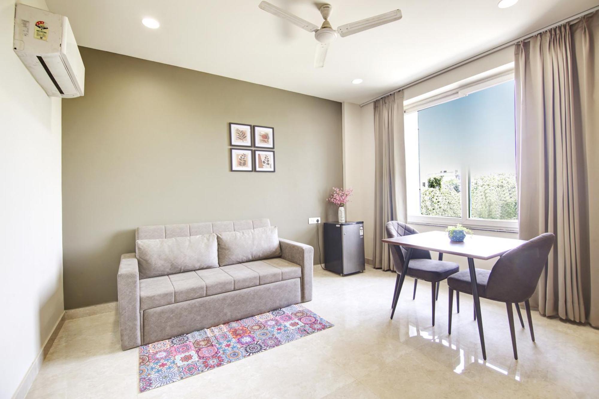 Hotel Saltstayz Sector 46 - Sohna Road And Near Paras Hospital 3*