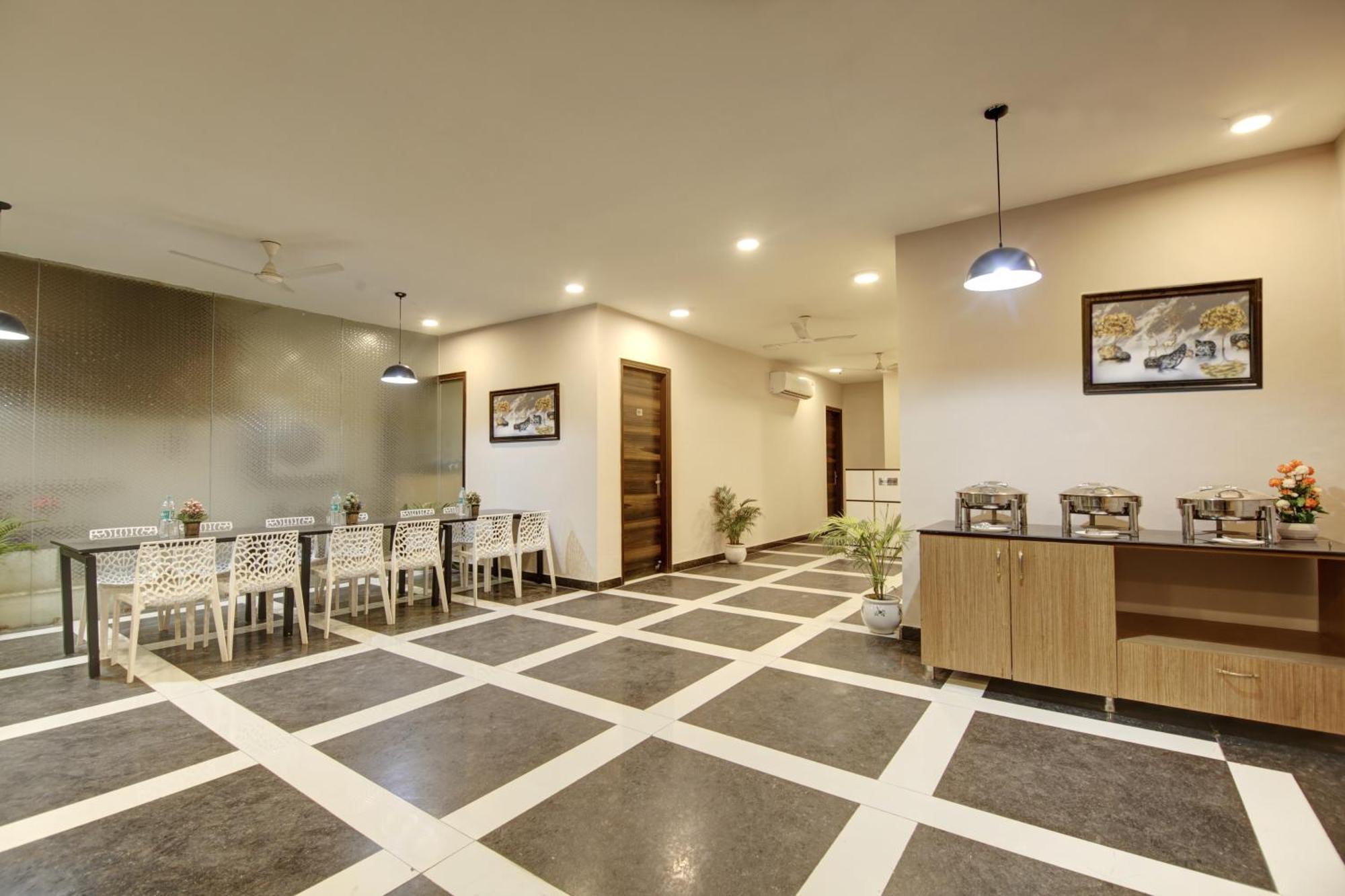 Hotel Limewood - Fortis Hospital Gurgaon