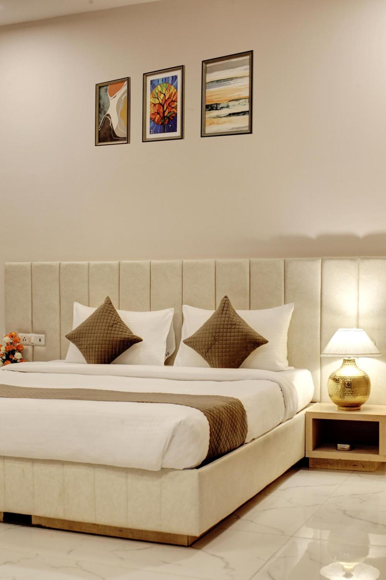 Hotel Limewood - Fortis Hospital