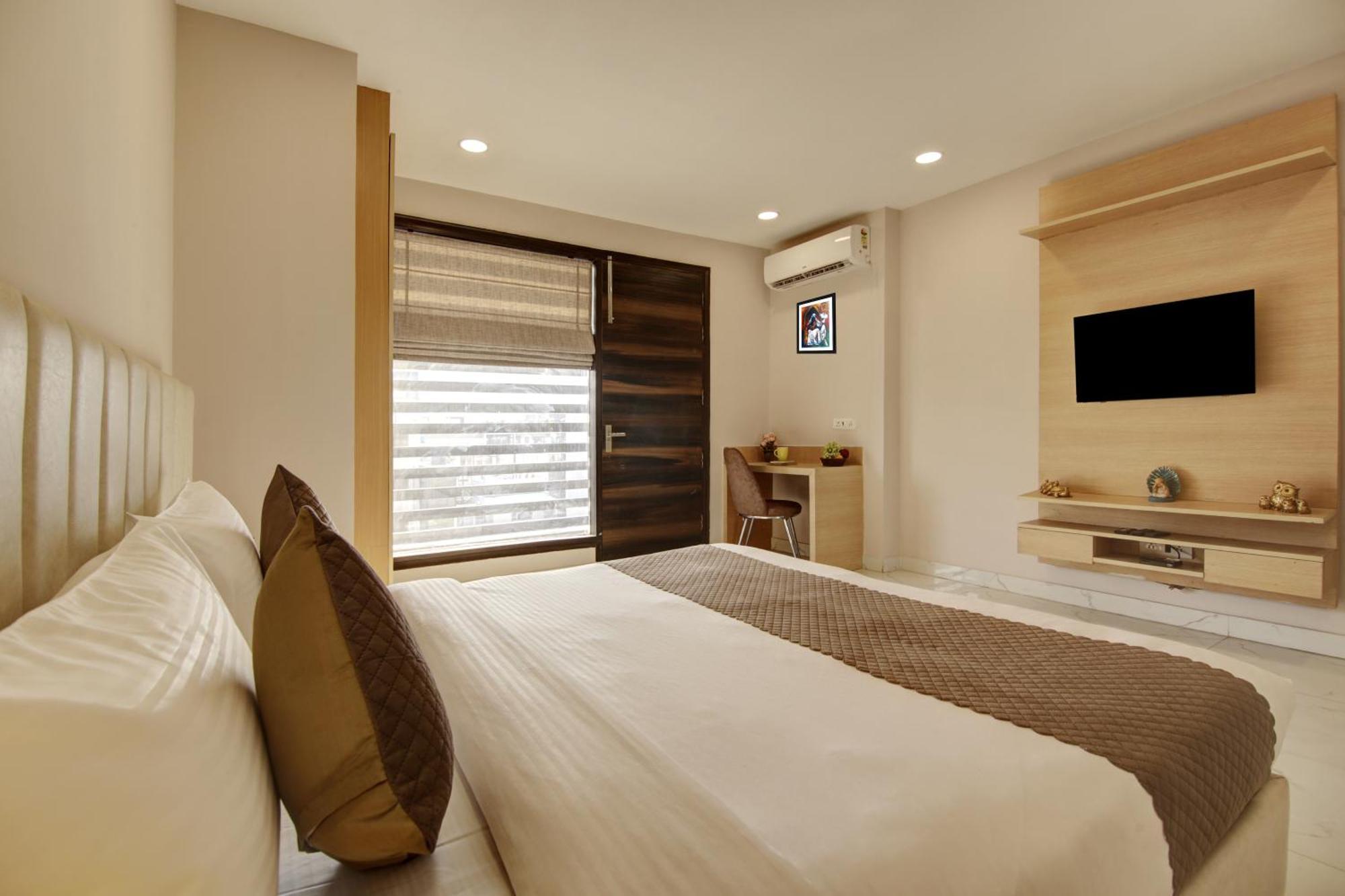 Hotel Limewood - Fortis Hospital Gurgaon