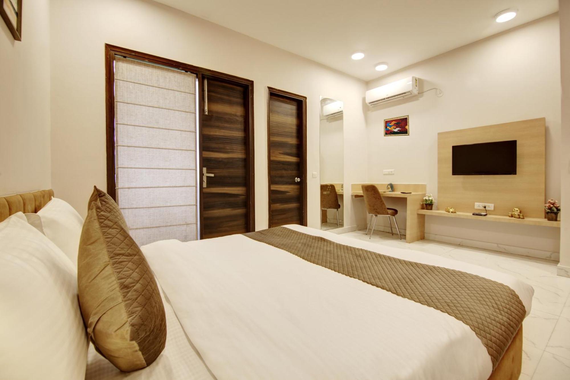 Hotel Limewood - Fortis Hospital Gurgaon