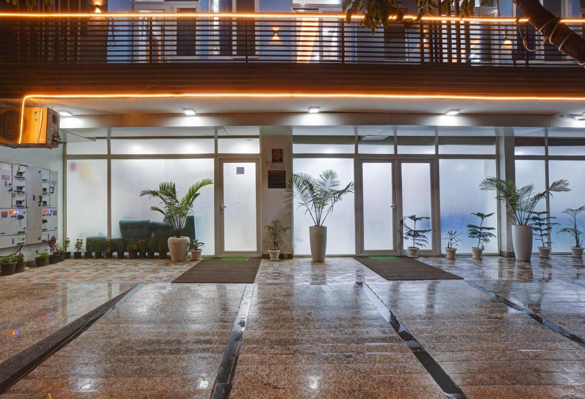 Hotel Limewood - Sector 29 Gurgaon