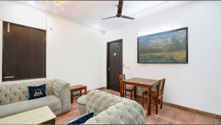 Royal Casa Guest house *