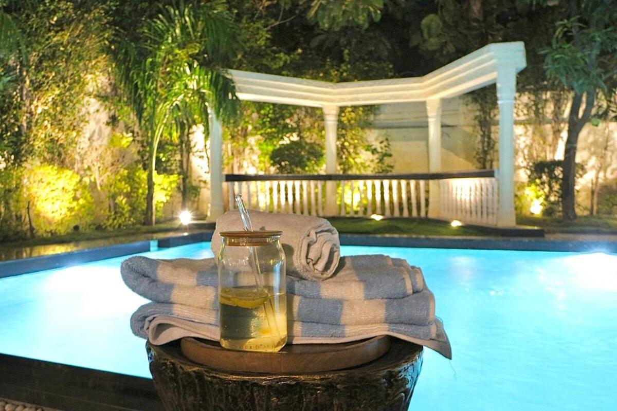 Amarna- The Lux With Pool Near Delhi Villa