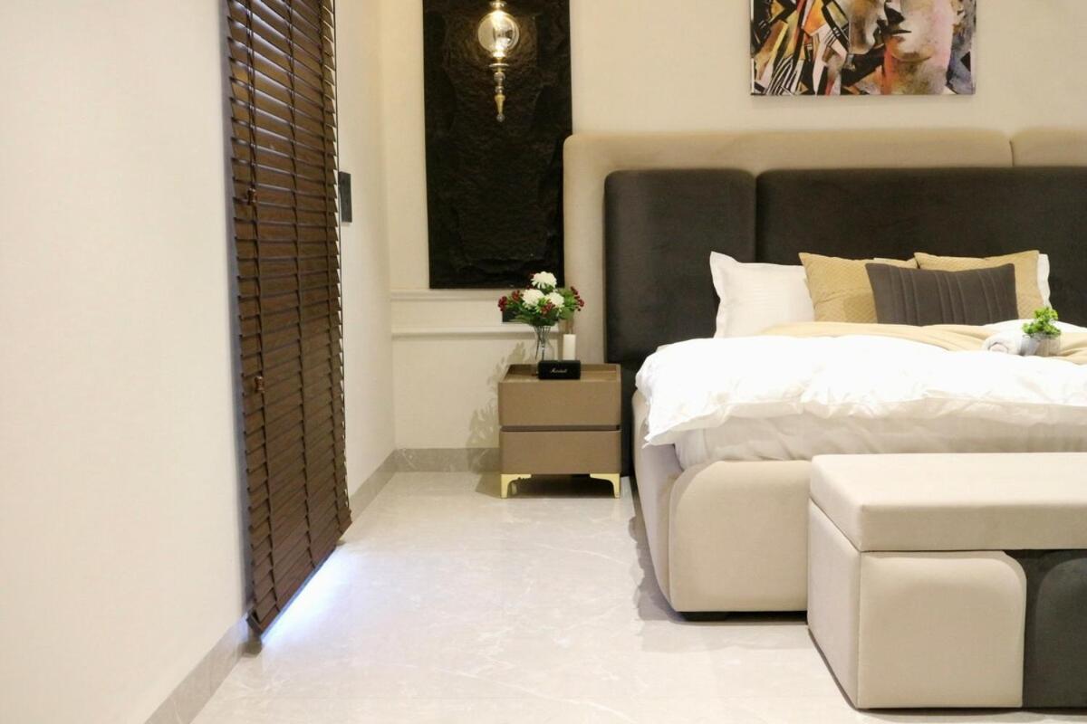 Amarna- The Lux With Pool Near Delhi * Gurgaon