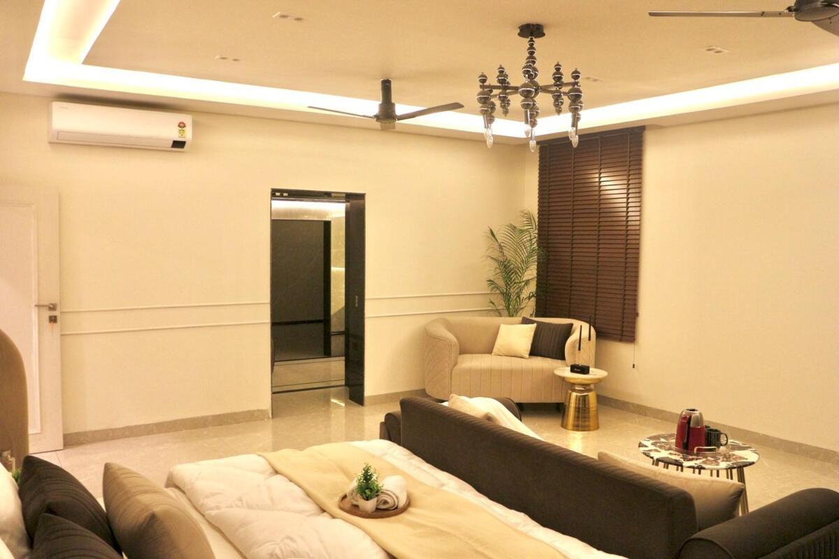 Amarna- The Lux With Pool Near Delhi Villa Gurgaon