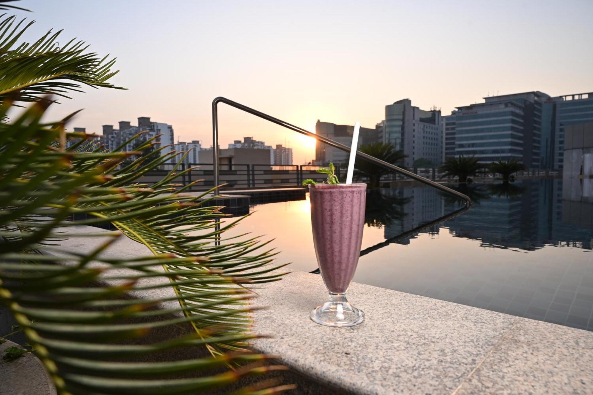 Alivaa Gurugram Sohna Road Center Hotel