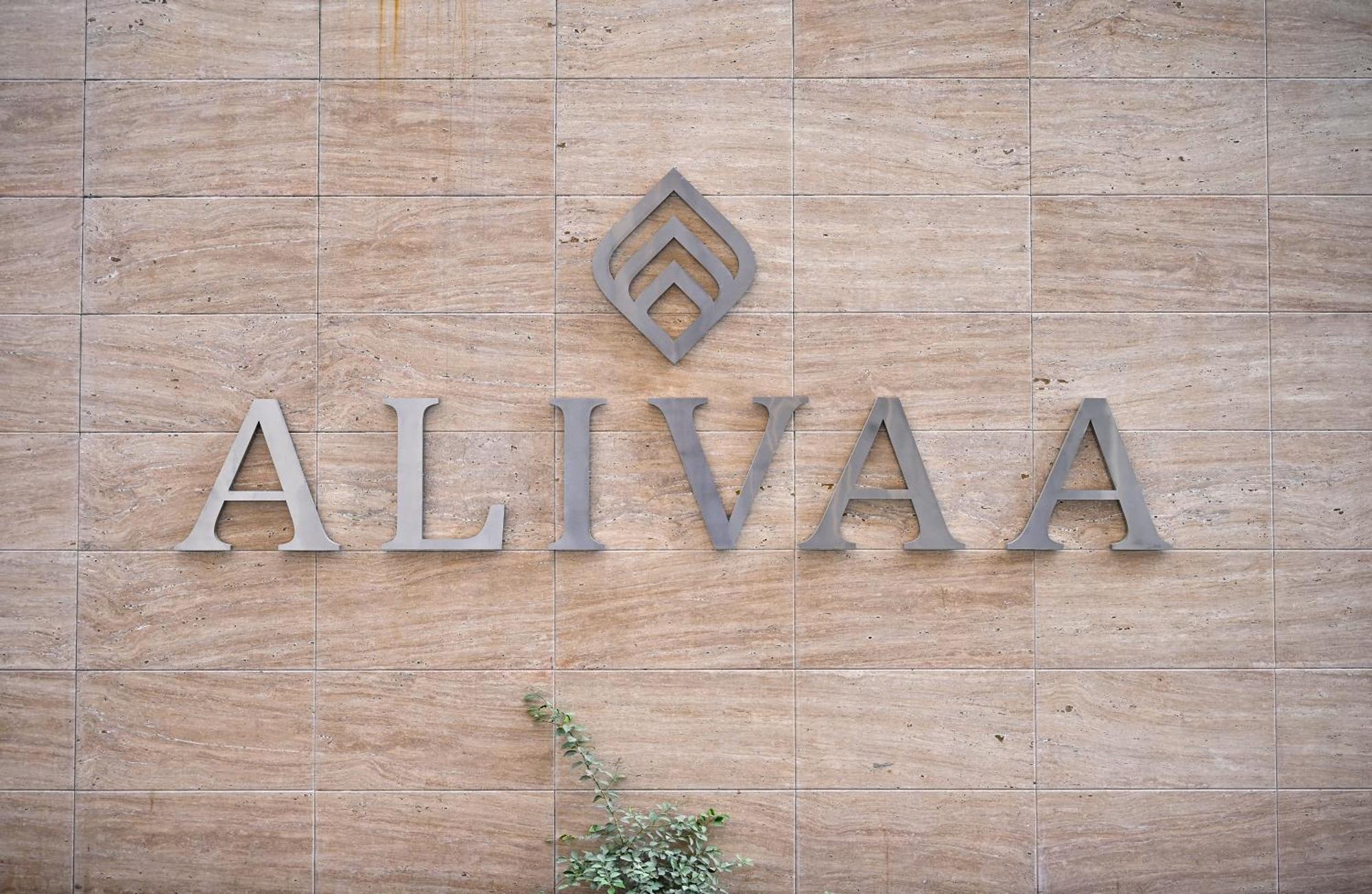 Alivaa Gurugram Sohna Road Center 4*