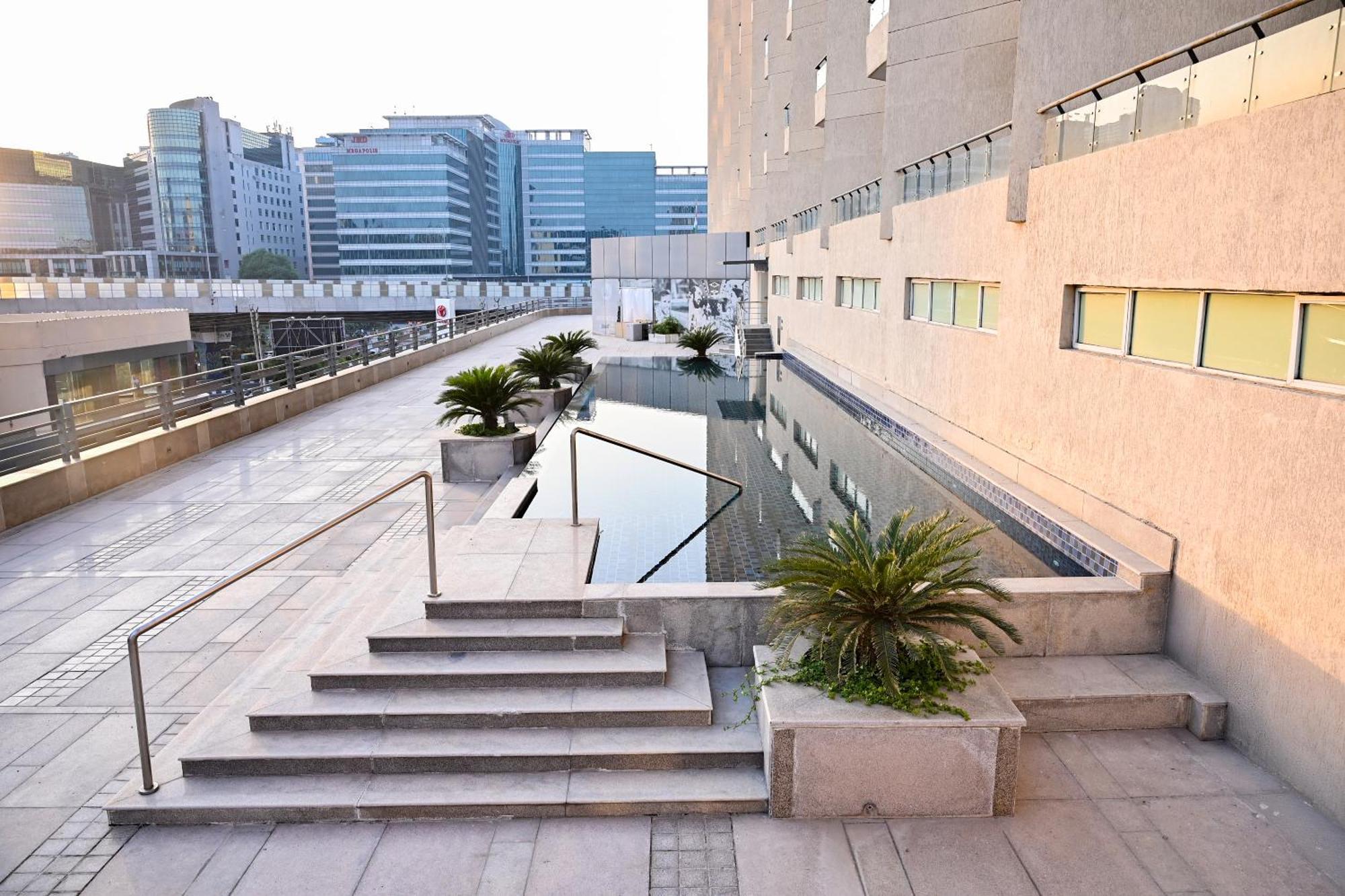 Hotel Alivaa Gurugram Sohna Road Center Gurgaon