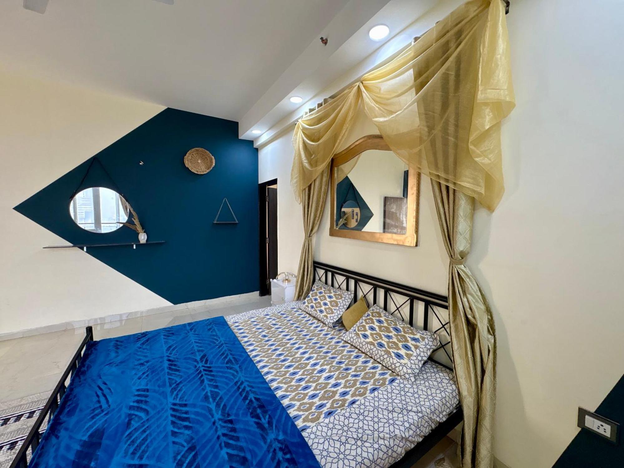 Two Passangers In Penthouse Homestay Gurgaon