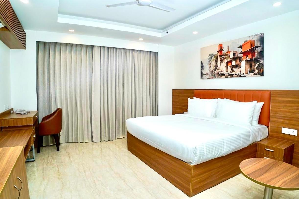Alivaa Gurugram Sohna Road Center 4*