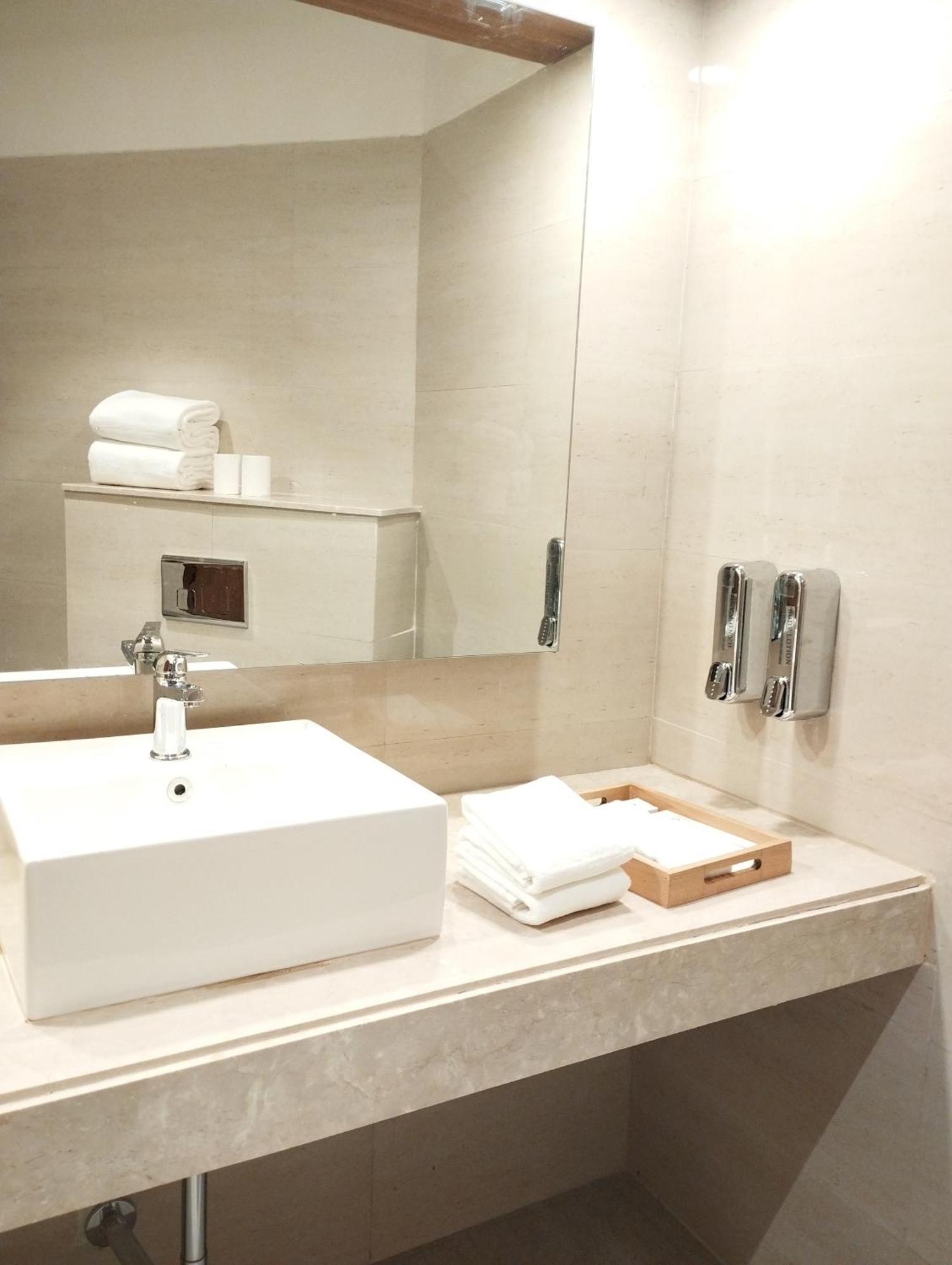 Alivaa Gurugram Sohna Road Center Hotel