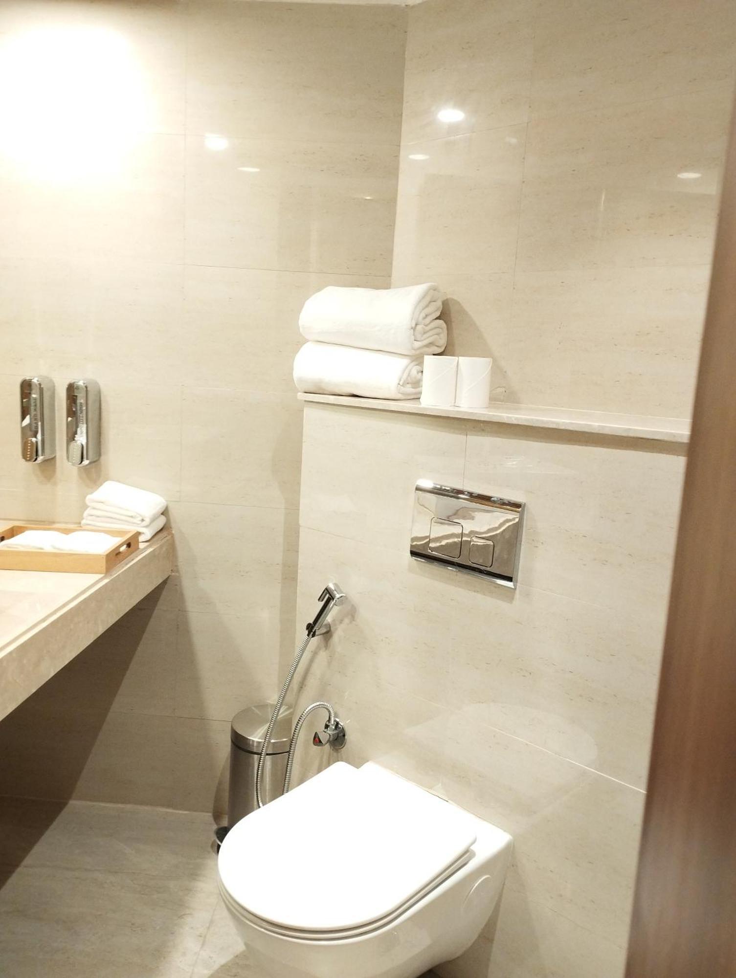 Alivaa Gurugram Sohna Road Center 4*